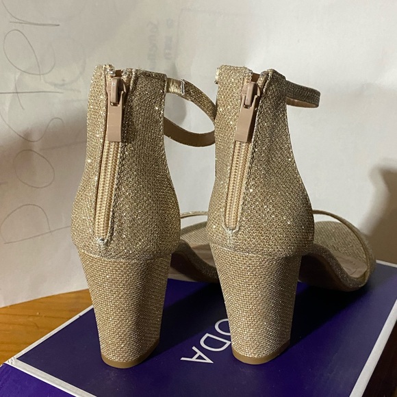 Women’s Moda, size 9 heels. Brand new. Color is a “nude” sparkle color. - Picture 3 of 6